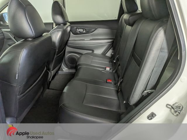 Used 2017 White Nissan SL image 33