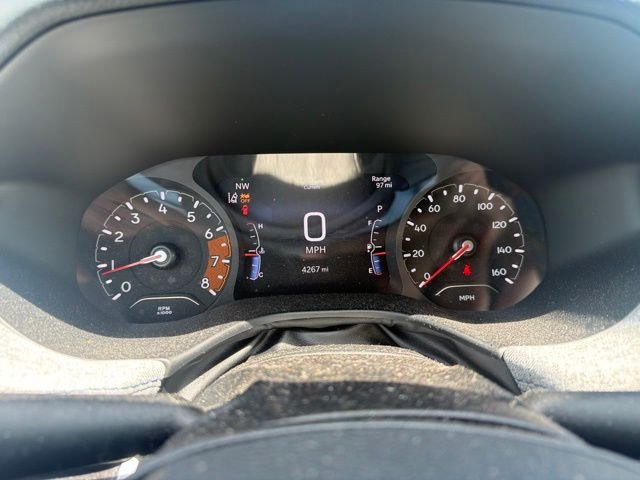 Used 2022 Gray Jeep Latitude image 5