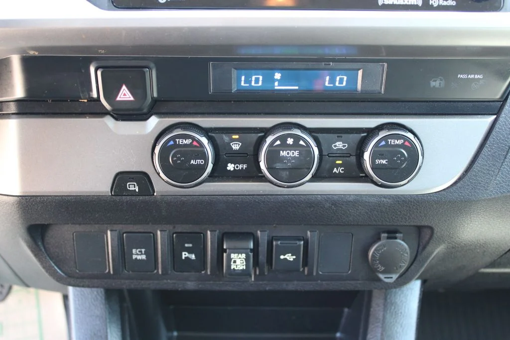 Used 2022 White Toyota SR5 image 17