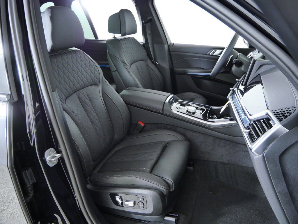 New 2026 Black Sapphire Metallic BMW xDrive50e image 20