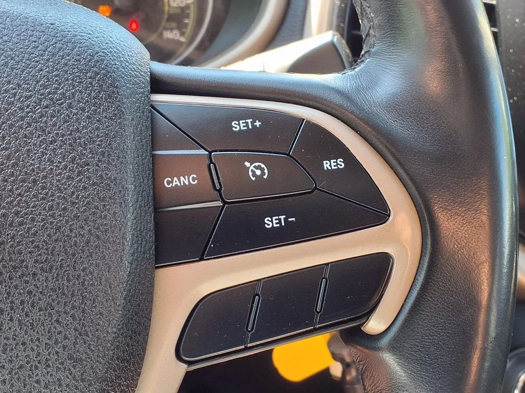 Used 2018 Black Jeep Latitude image 20