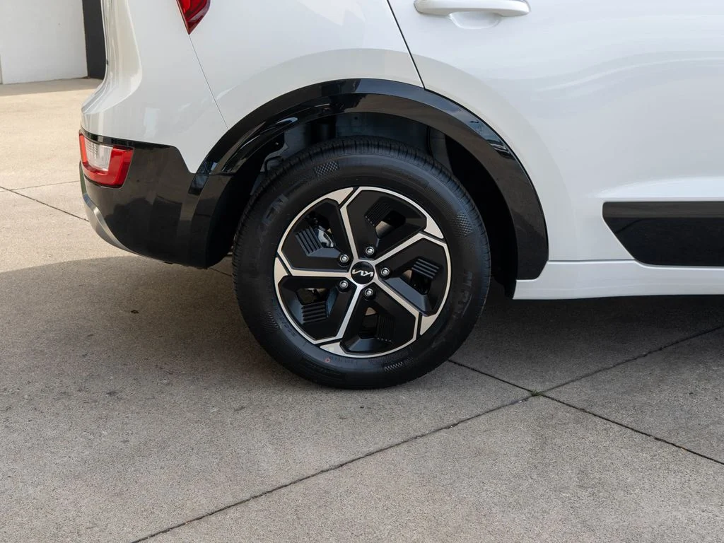New 2026 Snow White Pearl Kia SX image 33