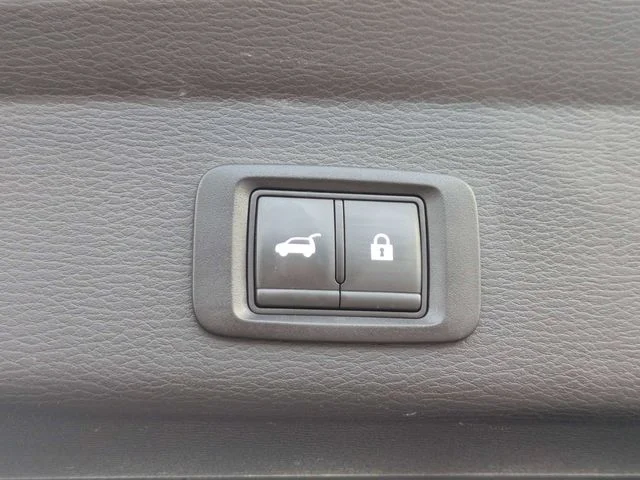 Used 2024  Mitsubishi SE Black Edition image 13
