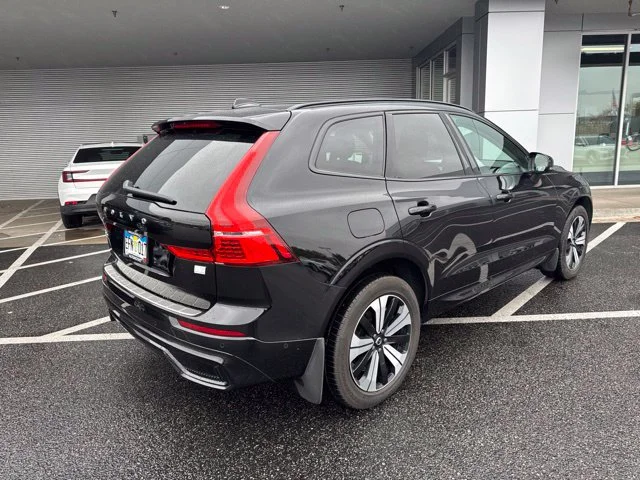 Used 2024 Black Volvo T8 Plus Dark Theme image 3