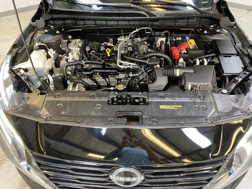 Used 2025 Black Nissan 2.5 SV image 9
