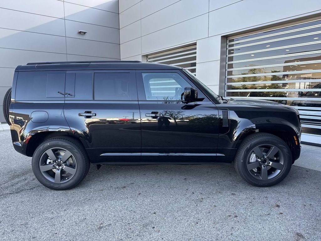 New 2026 Santorini Black Land Rover X-Dynamic SE image 8