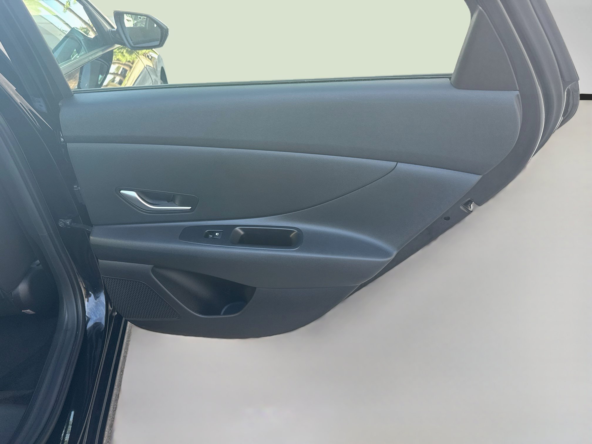 Used 2025 Abyss Black Hyundai SE image 27