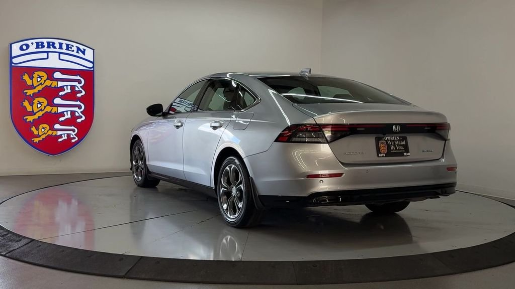 Used 2025 Solar Silver Metallic Honda EX-L image 6