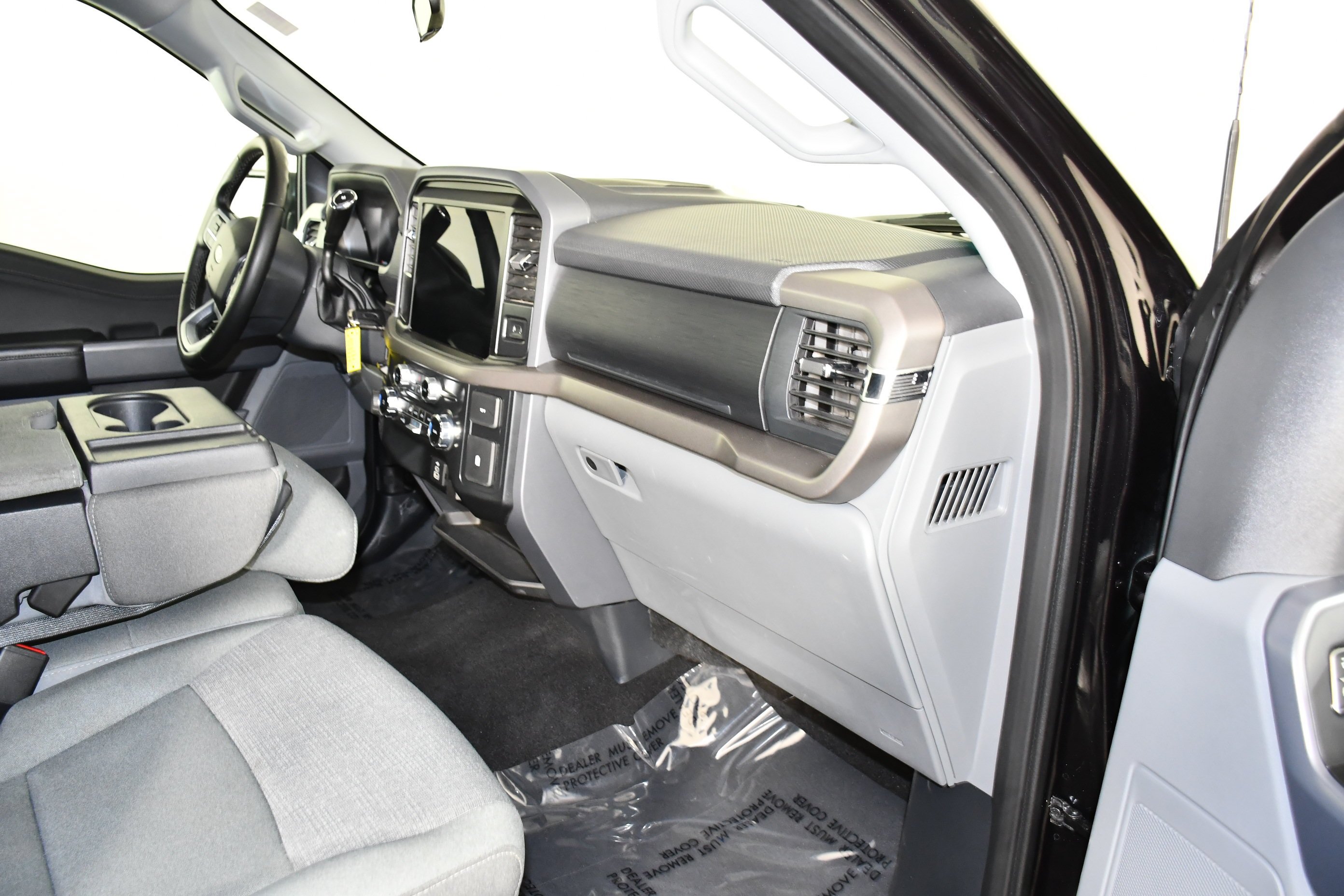 Used 2025 Black Metallic Ford XLT image 41