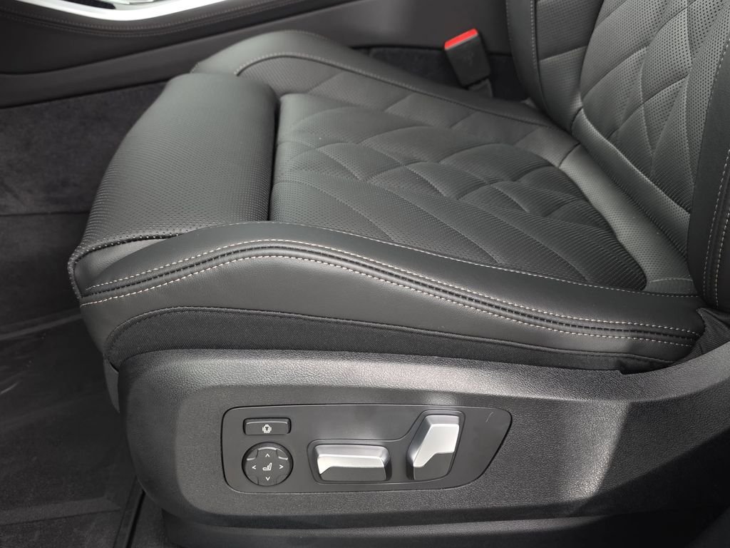 New 2026 Alpine White BMW xDrive40i image 28