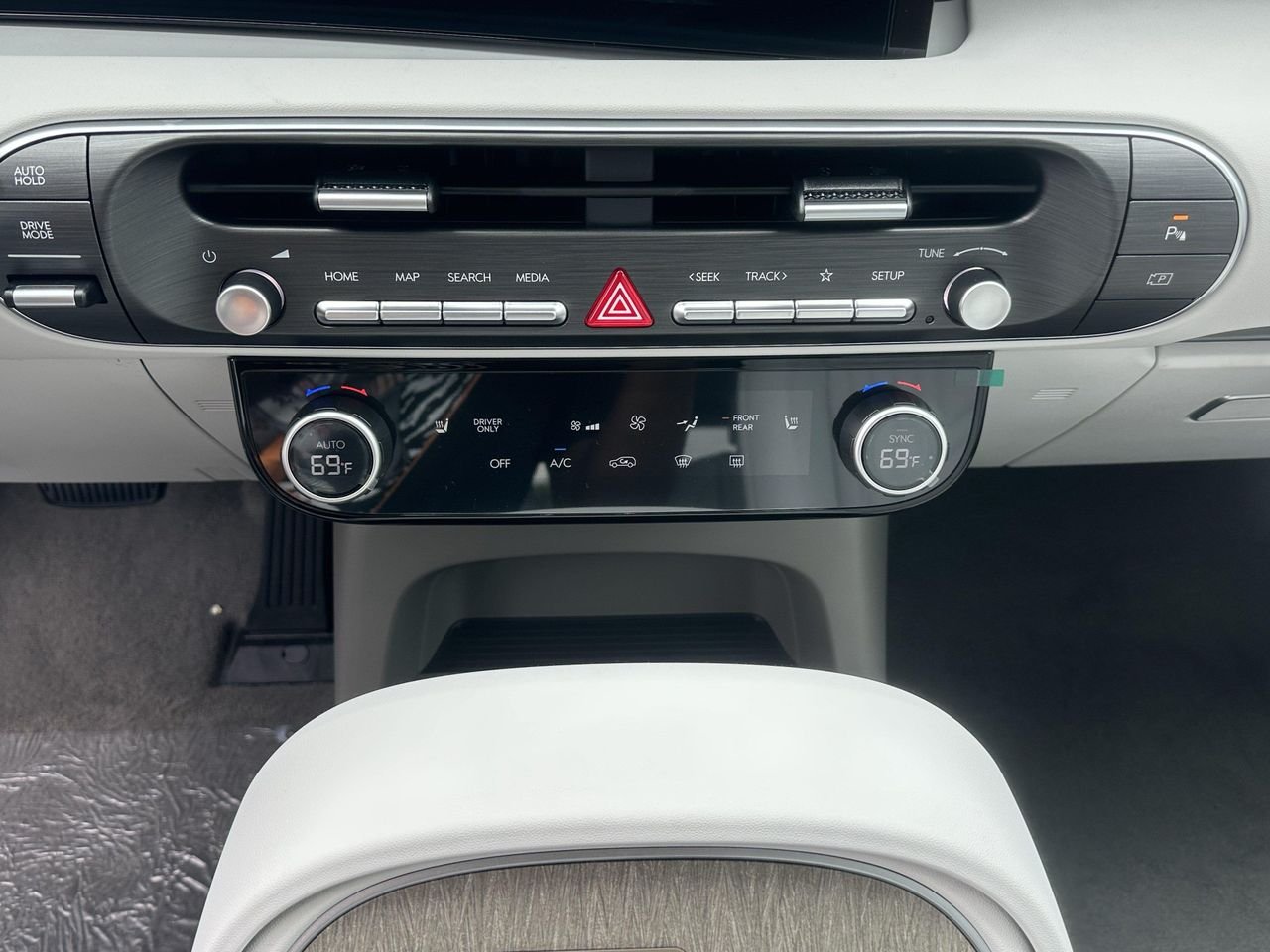 New 2026 Creamy White Pearl Hyundai Blue SEL 7P image 28