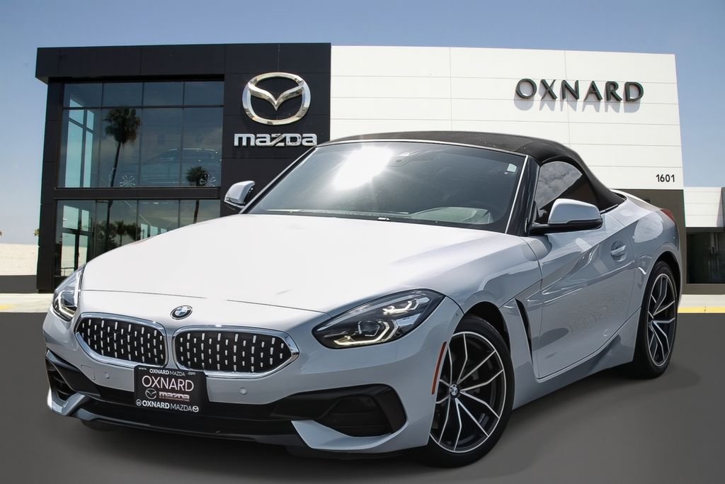 Used 2022 White BMW sDrive30i image 1