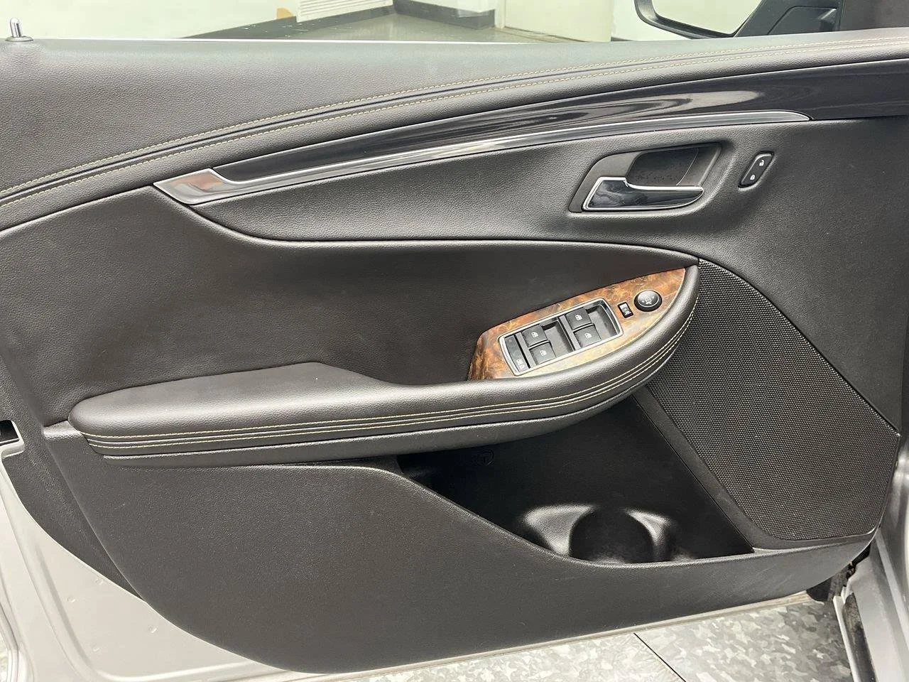 Used 2015 SILVER ICE METALLIC Chevrolet LT image 6
