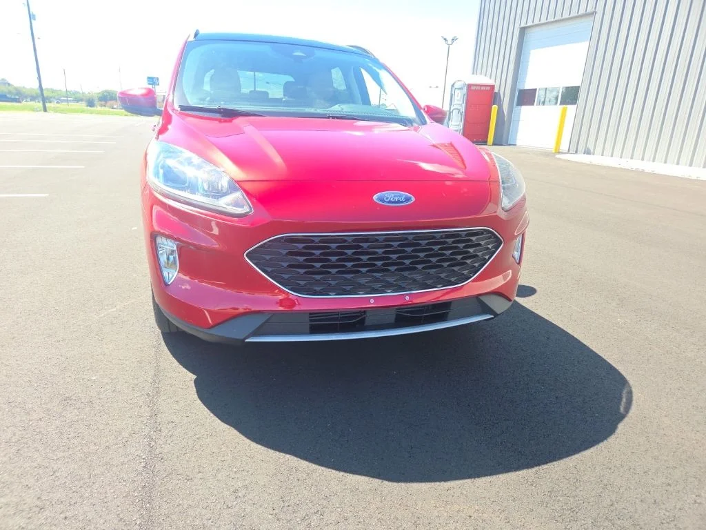 Used 2022 Red Ford SEL image 2