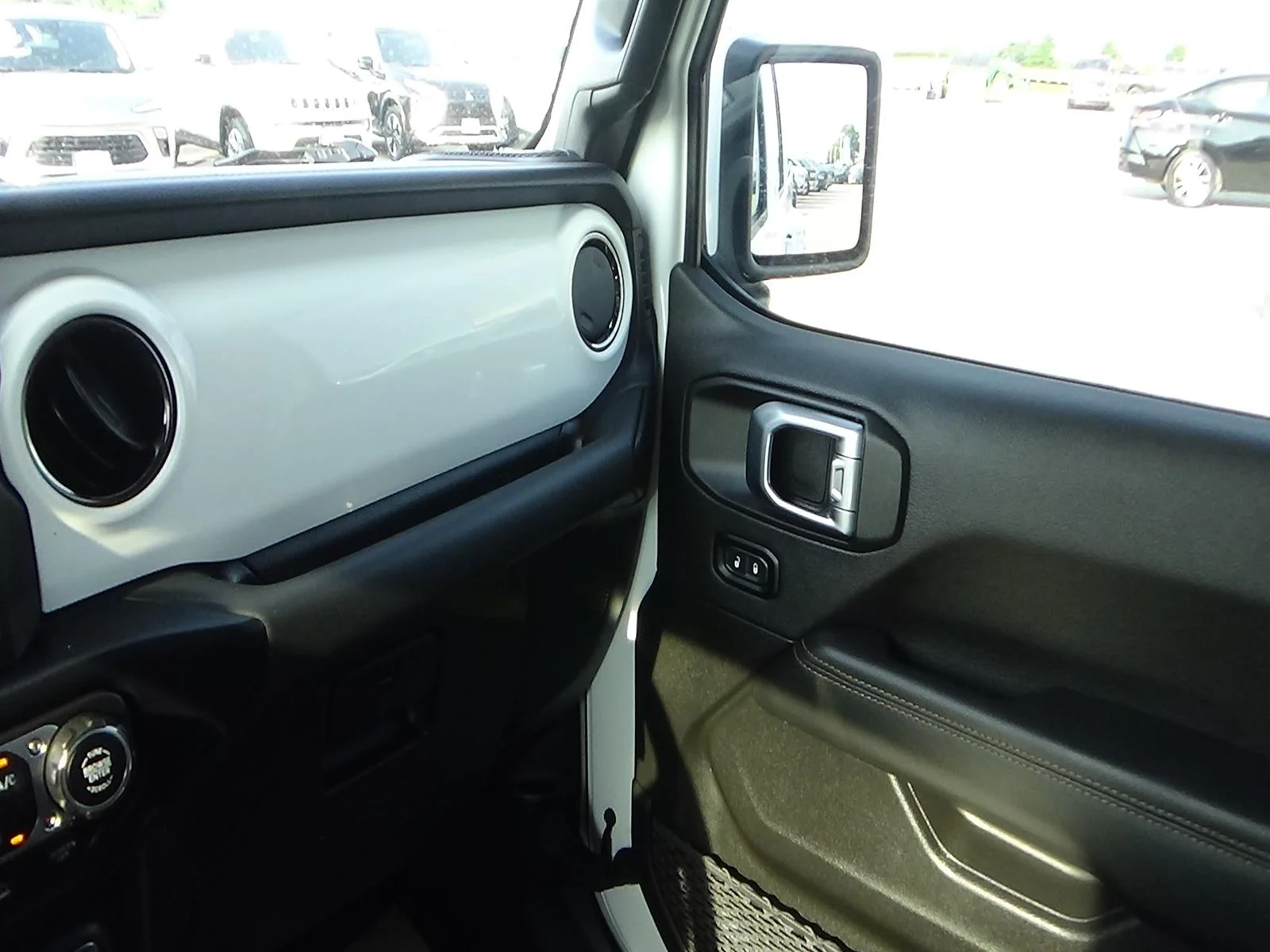 Used 2023 Bright White Clear Coat (pw7) Jeep High Altitude image 21