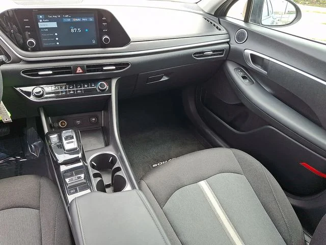 Used 2020 Blue Hyundai SE image 16