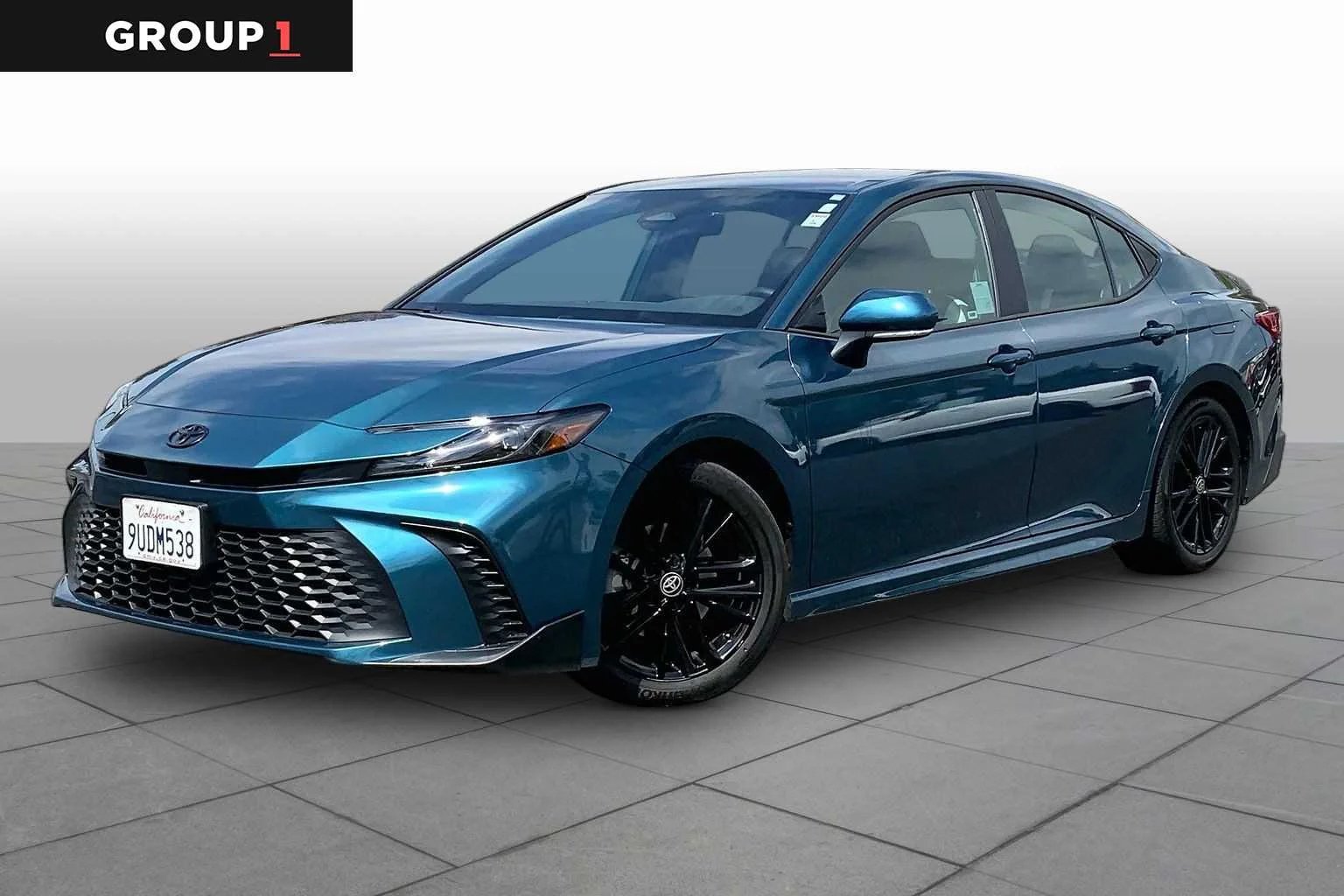 2025 Toyota Camry SE Hybrid's photo
