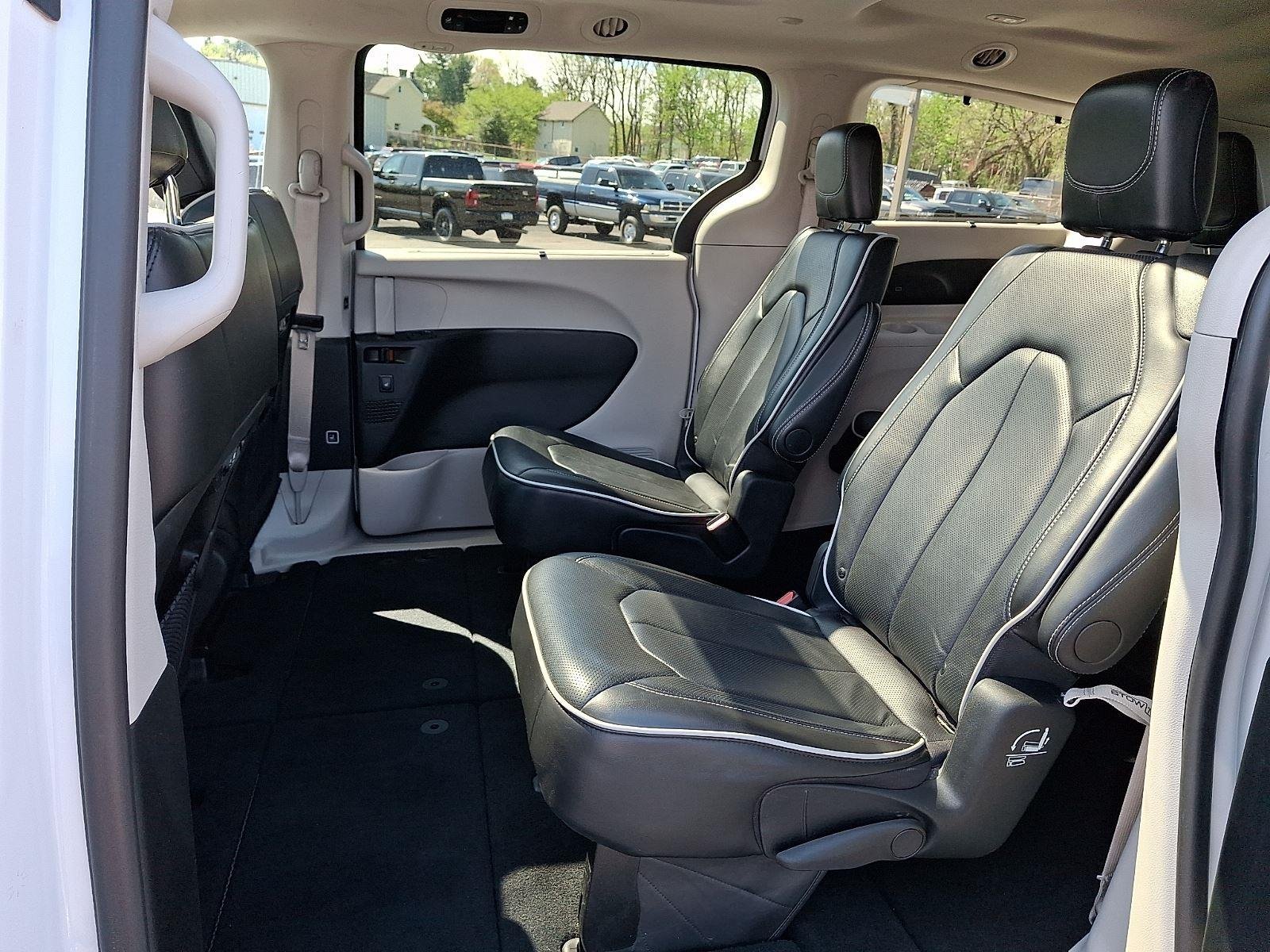 Certified Used 2024 Bright White Clearcoat Chrysler Limited image 11