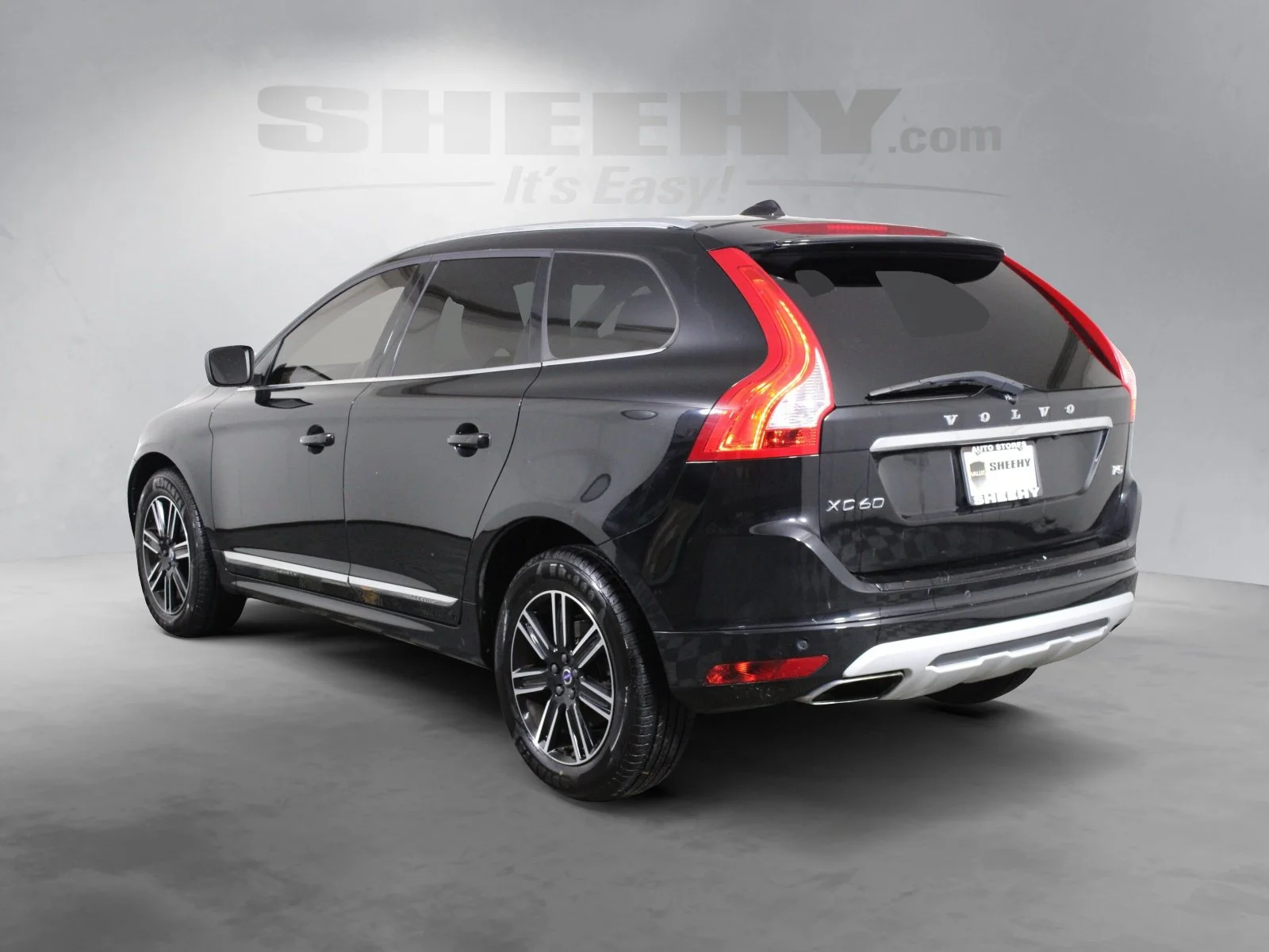 Used 2017 Black Volvo T5 Dynamic image 12