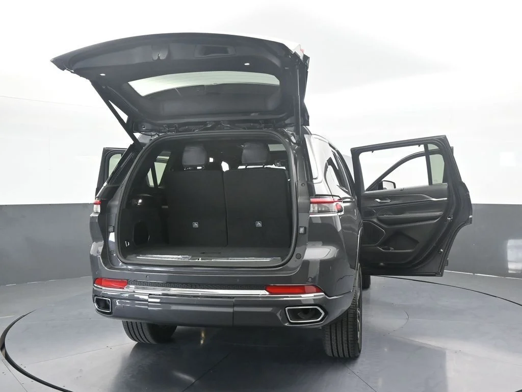 Used 2024 Baltic Gray Metallic Clearcoat Jeep Overland image 79