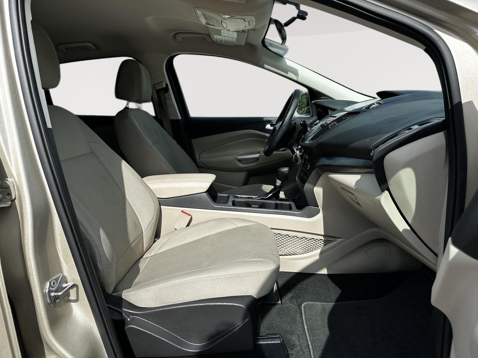 Used 2017 White Gold Ford SE image 24