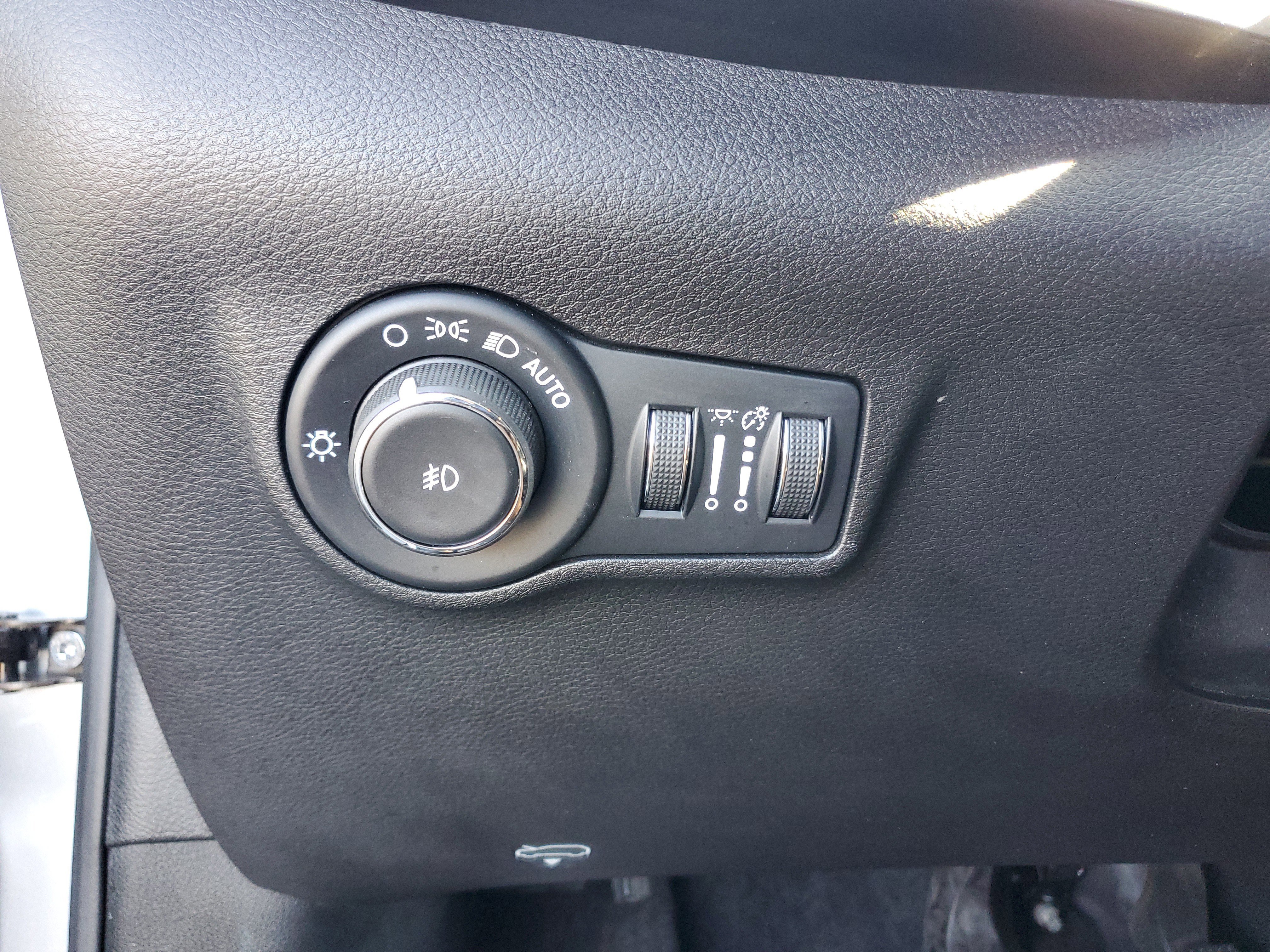 Certified Used 2025 Silver Jeep Limited image 23