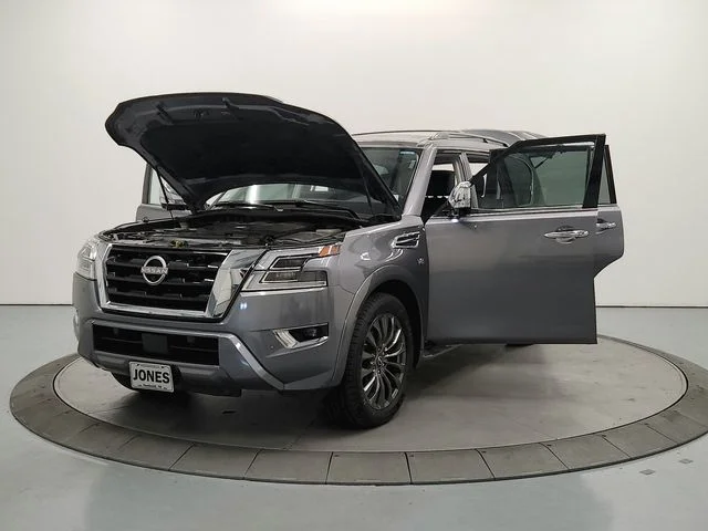 Used 2022 Gray Nissan Platinum image 12