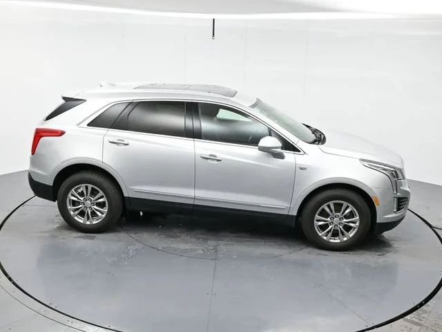 Used 2017 RADIANT SILVER METALLIC Cadillac Luxury FWD image 40