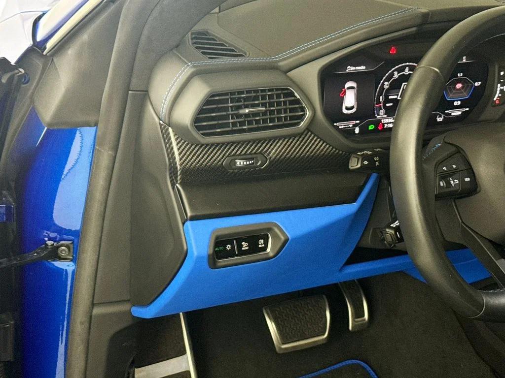 Used 2023 Blue Lamborghini S image 10