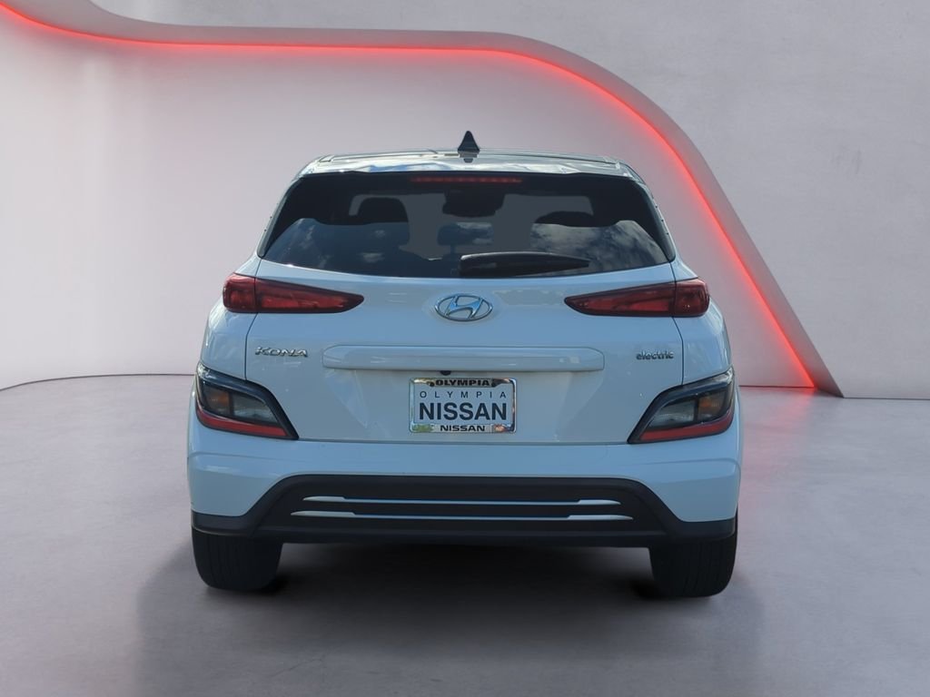 Used 2023 White Hyundai SE image 5