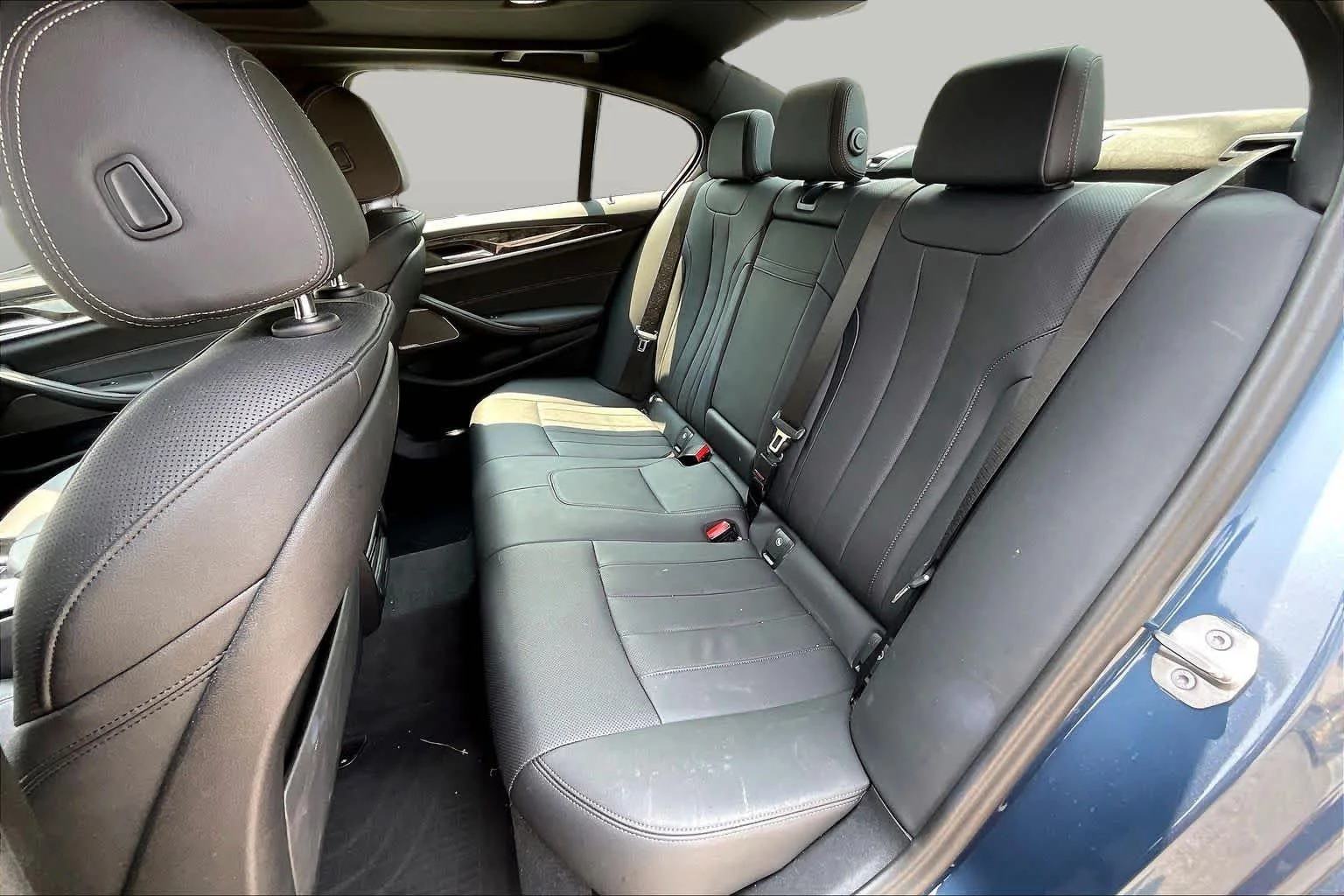 Used 2023 Arctic Race Blue Metallic BMW 530i xDrive image 21