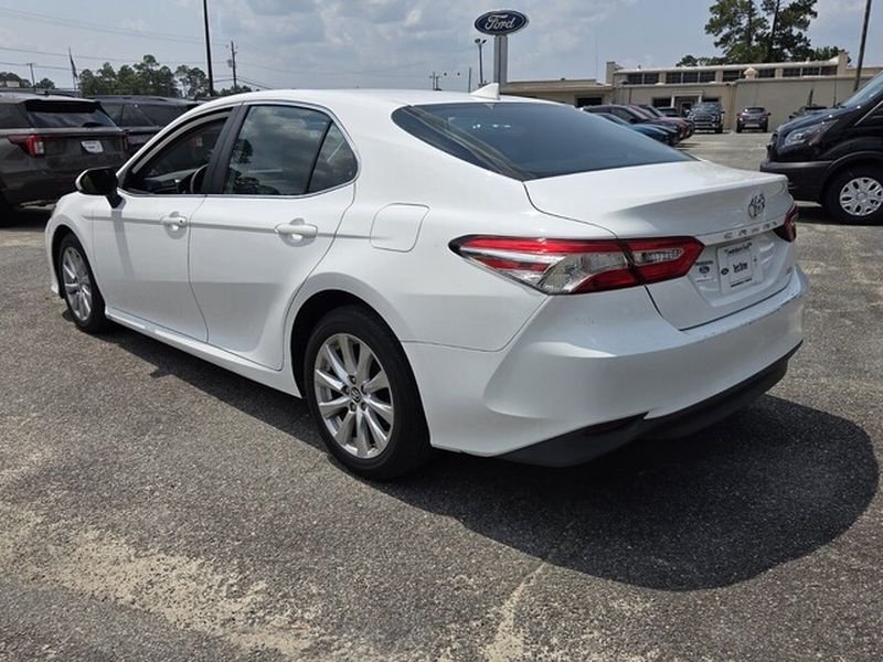 Used 2019 Super White Toyota LE image 9