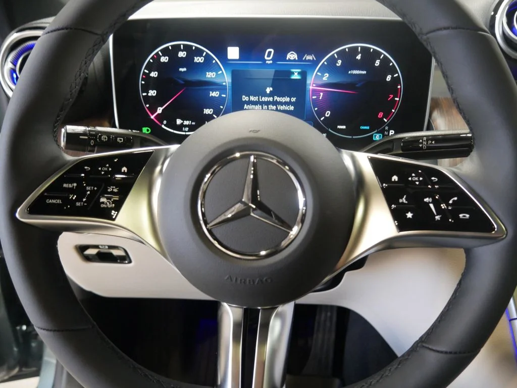 Certified Used 2026 Verde Silver Metallic Mercedes-Benz GLC 300 image 40