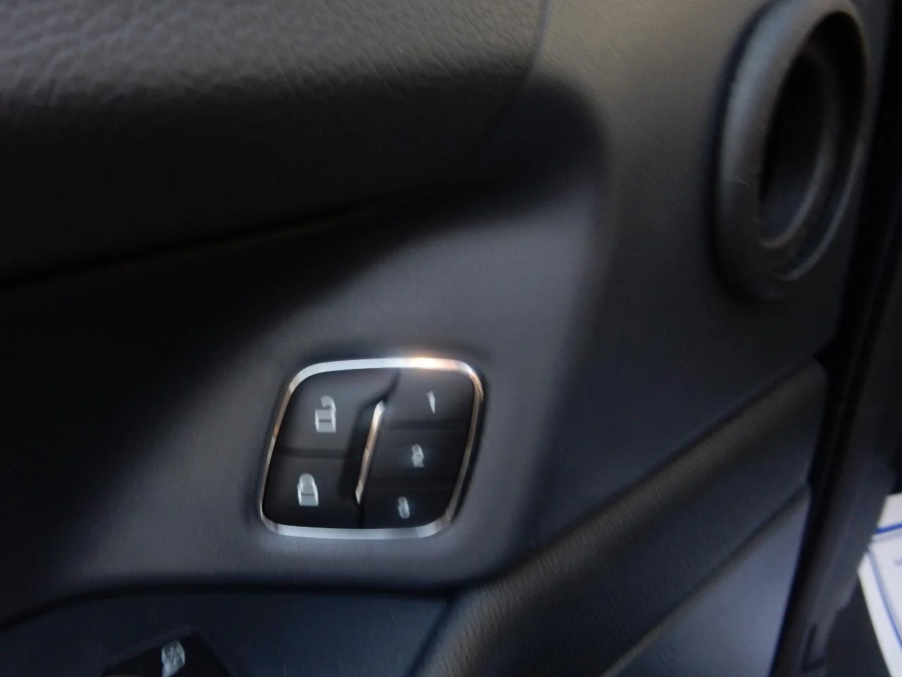New 2022 Black Ford XLT 4X2 image 31