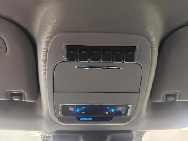 New 2027 Star White Metallic Tri-Coat Ford F-250® Lariat® image 38