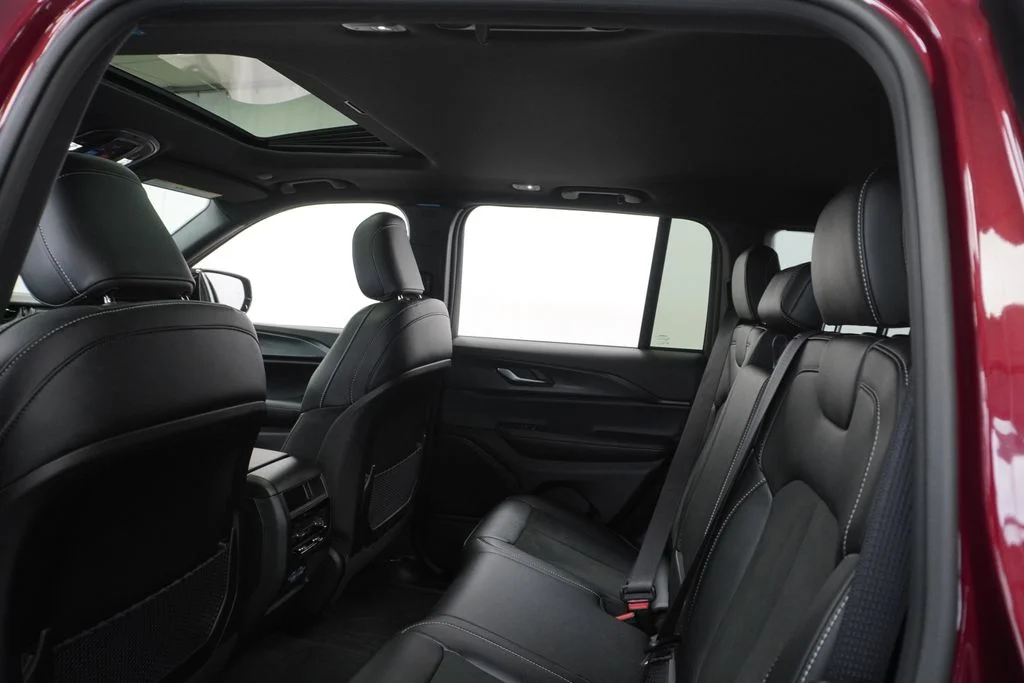 Used 2025 Red Jeep Altitude X image 19