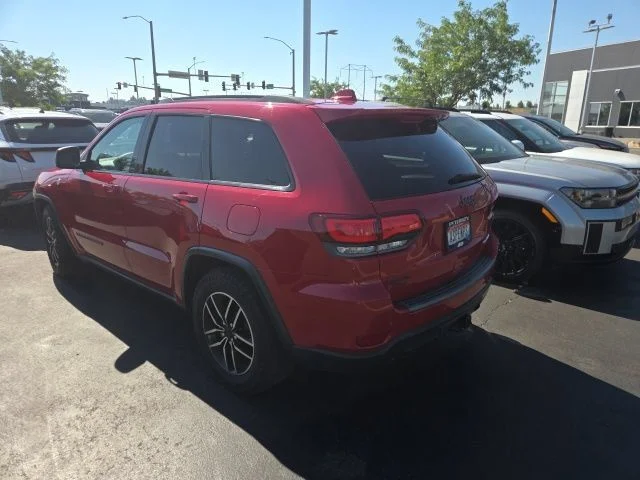 Used 2019 Red Jeep Trailhawk image 4