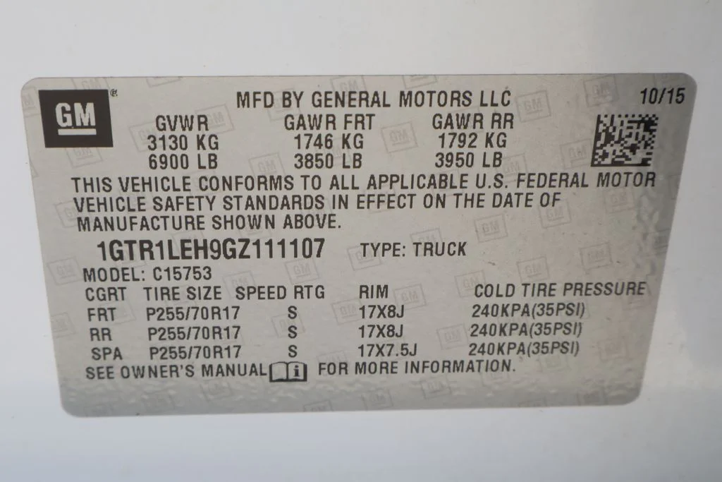 Used 2016 White GMC Base image 32