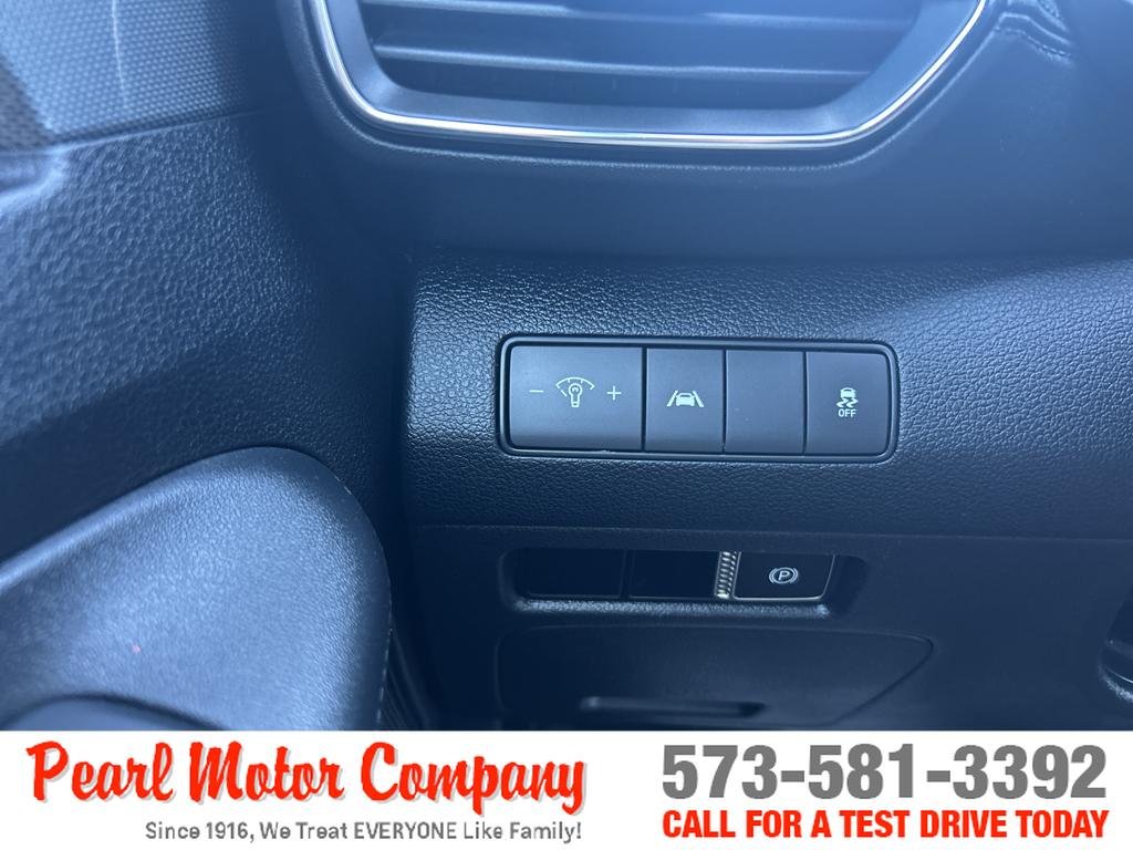 Used 2021 Red Hyundai SE image 14