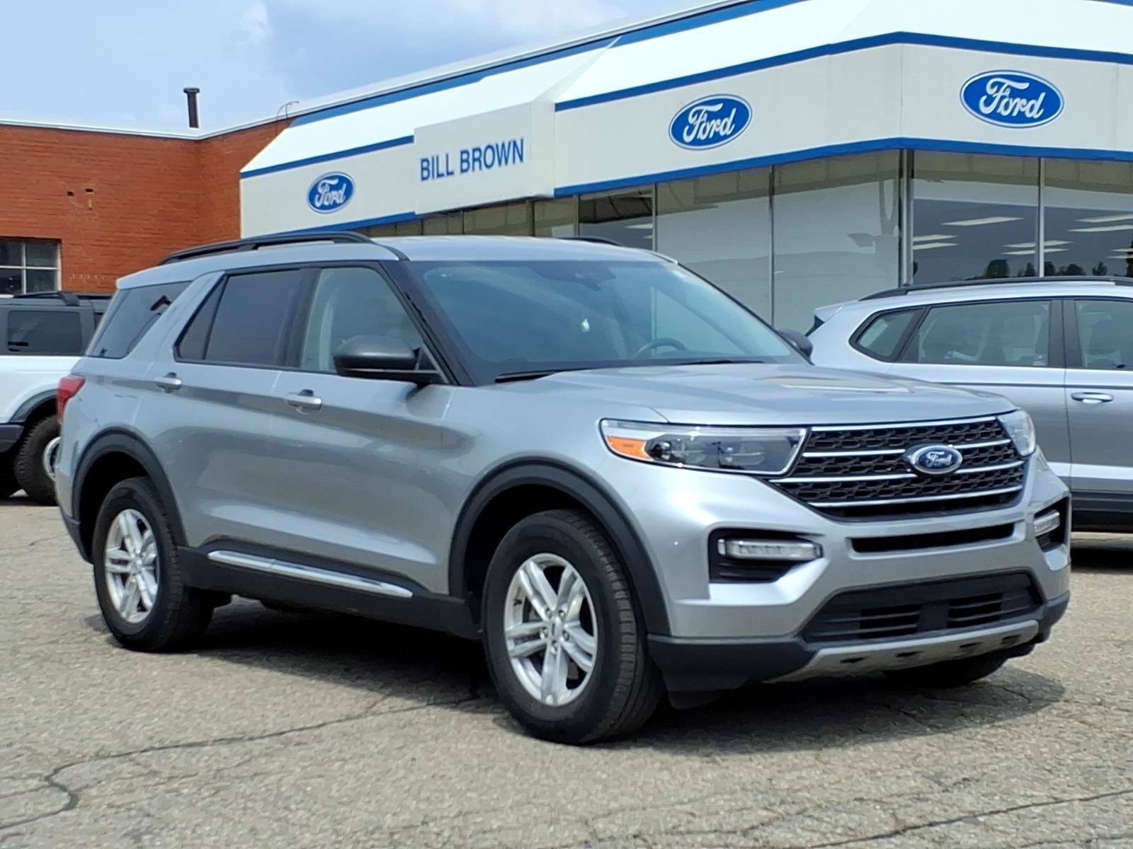 Used 2023 Iconic Silver Metallic Ford XLT image 1