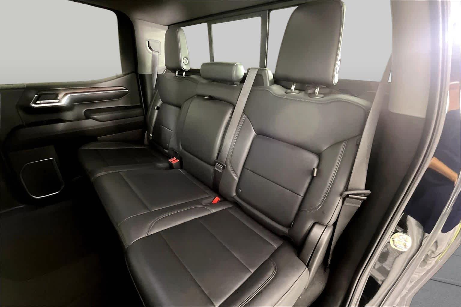 Used 2023 Onyx Black GMC SLT image 19