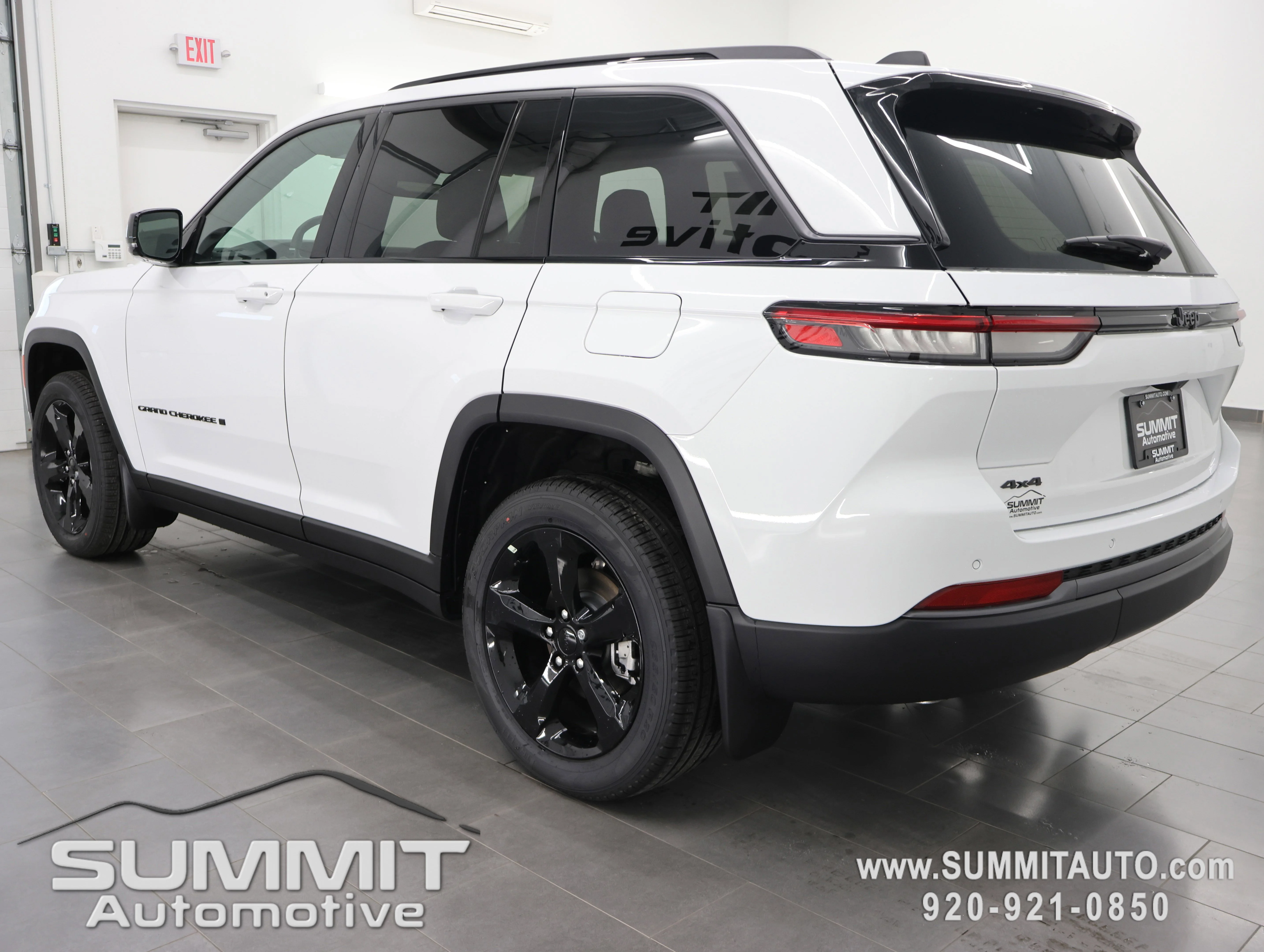 New 2026 Bright White Clear-Coat Exterior Paint Jeep Limited image 6