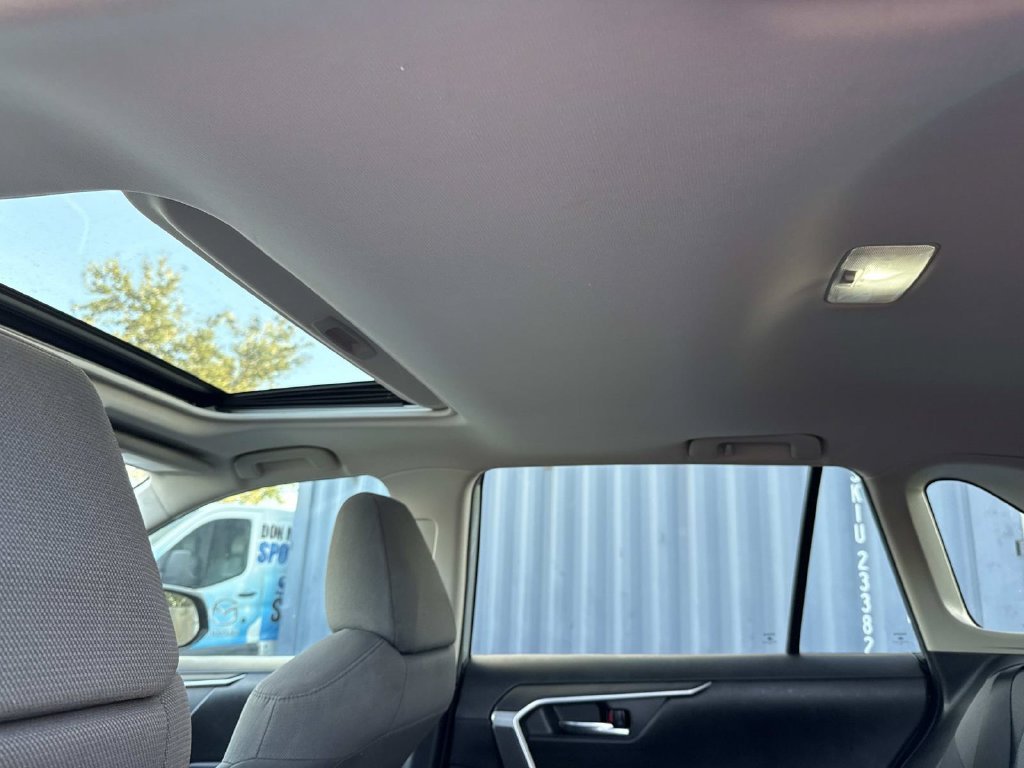 Used 2021  Toyota XLE image 16