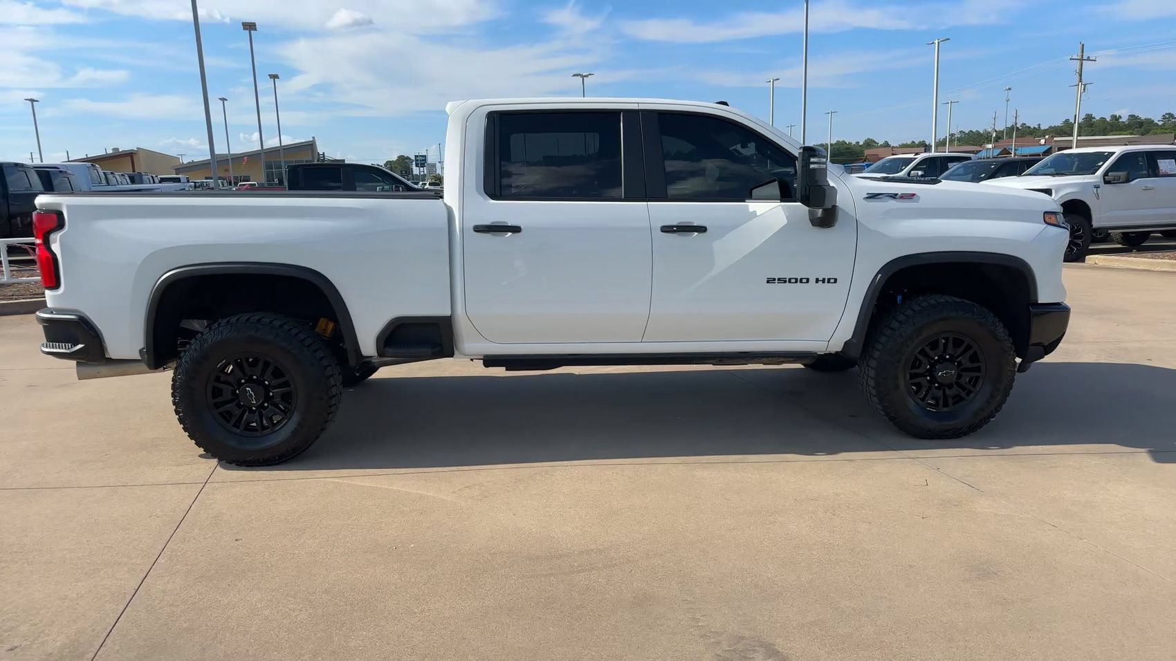Used 2025 Summit White Chevrolet ZR2 image 9