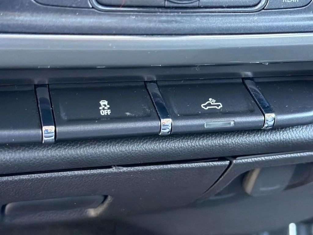 Used 2018 Summit White Chevrolet LT image 20