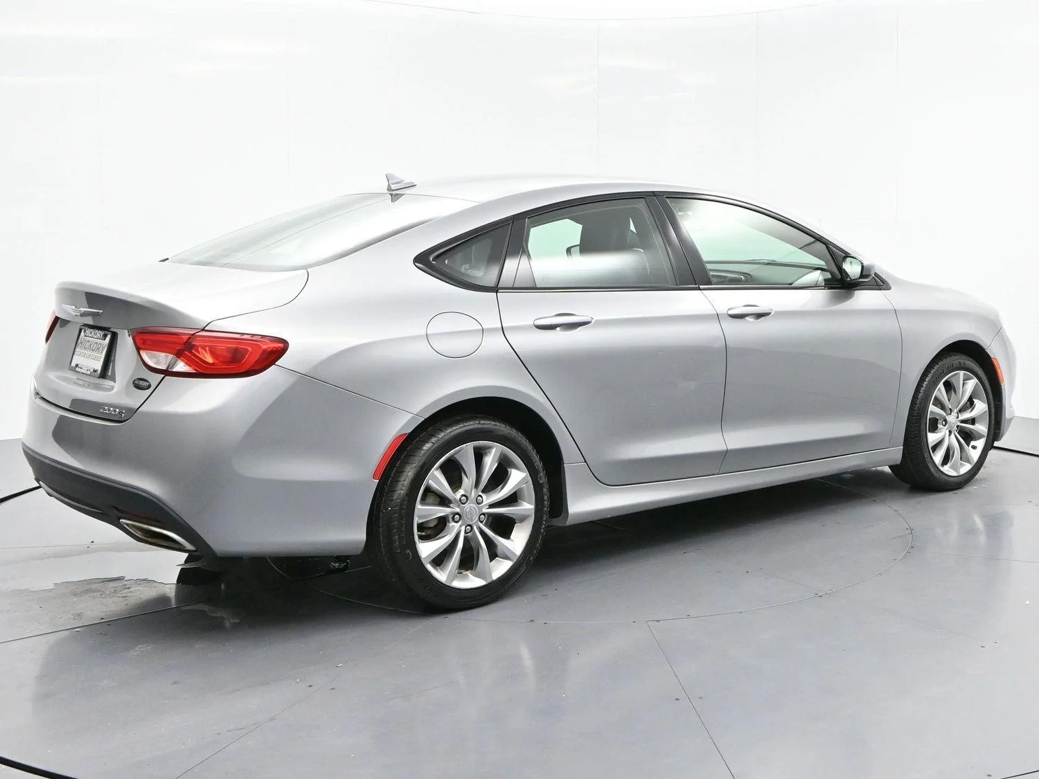 Used 2015 Billet Silver Metallic Clearcoat Chrysler S image 7