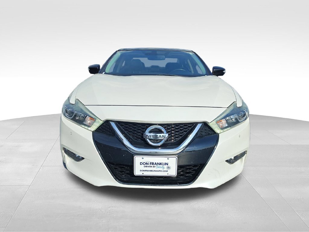 Used 2018 White Nissan Platinum image 8