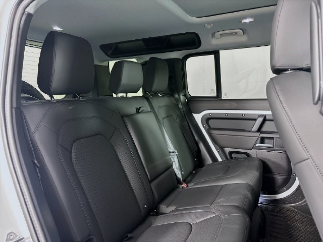 Used 2025 White Land Rover S image 24