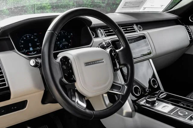 Used 2019 White Land Rover 5.0L V8 Supercharged image 21