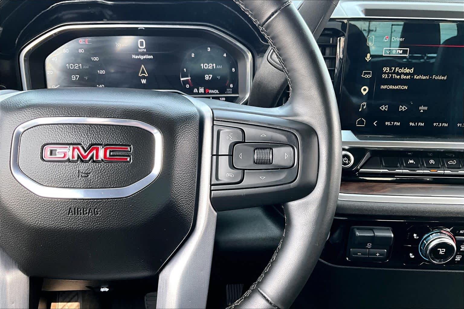 Used 2025 Onyx Black GMC SLT image 25